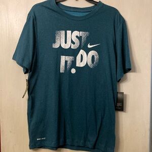 Nike Sportswear Swoosh Logo Crewneck T-Shirt  New With Tag Cotton Tee Green